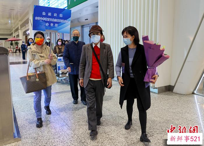 台胞参访团飞抵武汉开启赏樱之旅