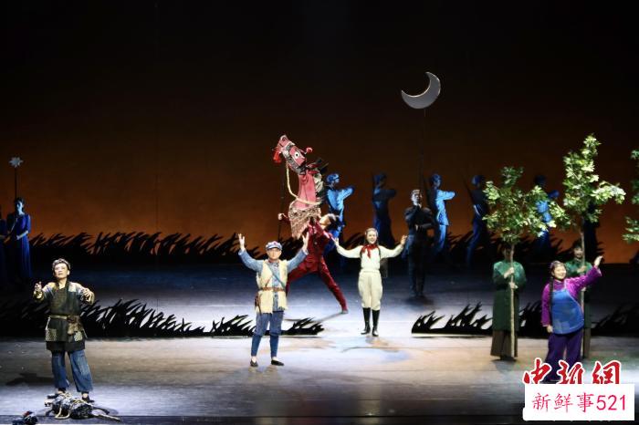 《一个人的长征》由著名剧作家盛和煜担任编剧，著名戏剧导演张曼君担任导演，“梅花奖”得主杨俊担任主演。　中共赣州市委宣传部 供图