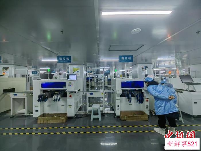 工人在永吉县的生产车间工作 石洪宇 摄