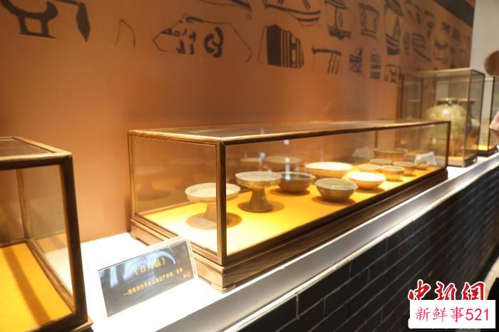 图为搜集到的齐村当地出产的碗、豆等。　高伟 摄