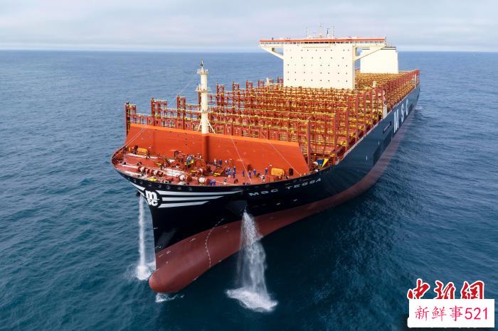 24000TEU超大型集装箱船 何宝新 摄