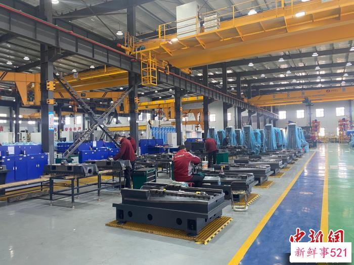 力劲集团工作区现场。　 孟令卓 摄