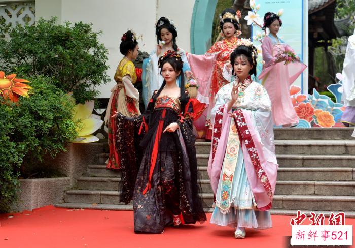 2023“中华花朝节”开幕。　吕明 摄