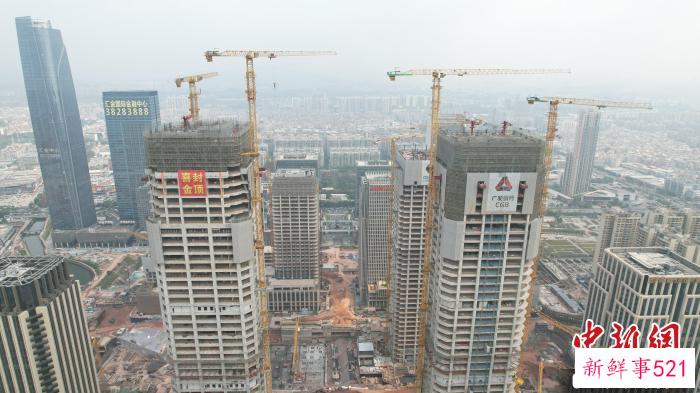 中国人寿大厦主体结构封顶 林嘉嘉 摄