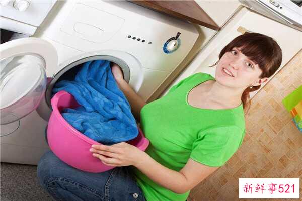 如何消除衣服上的白色硬蛋 如何预防？