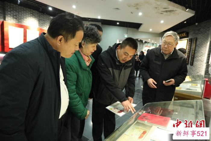 参加活动人员参观鲁南人民抗日武装起义纪念馆。　车文佳 摄