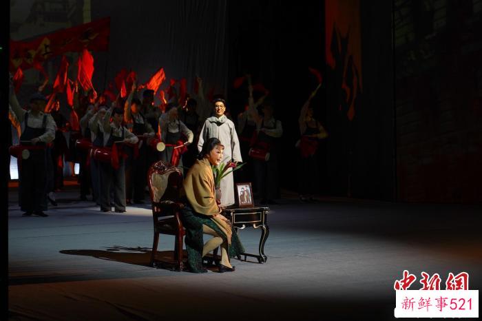 大型现代评剧《革命家庭》。　周孙榆 摄