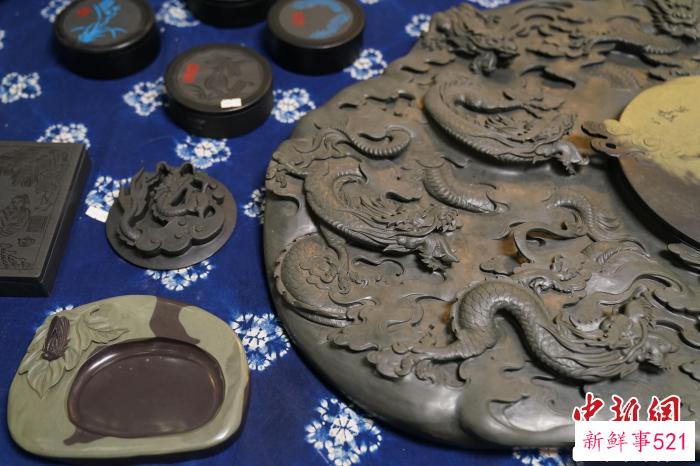 图为凤羽砚成品。　刘冉阳 摄