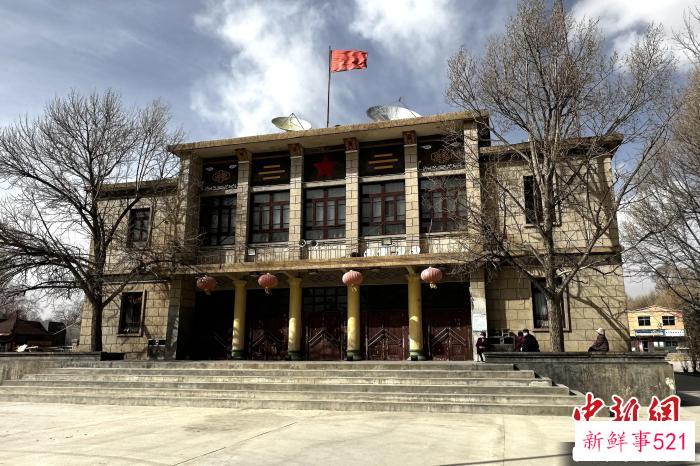 图为莫河驼场驼工礼堂。　李隽 摄