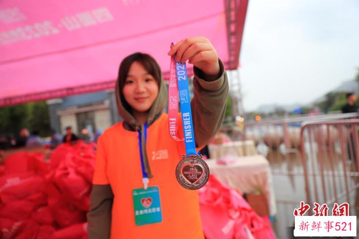 图为2023重庆江津东方爱情半程马拉松完赛奖牌。　2023重庆江津东方爱情半程马拉松组委会供图