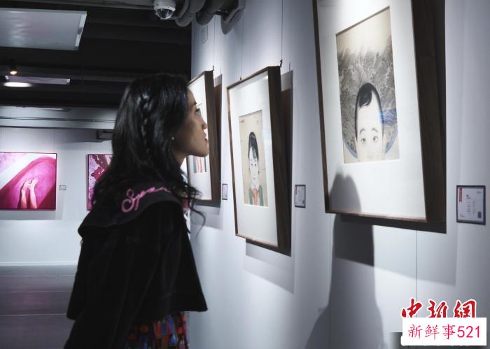 鞠瑶创作的《新百子图》引人注目。　索有为 摄