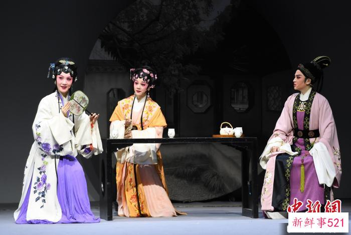 演出场景。　记者刘可耕 摄