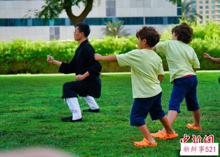 刘嘉男教授外国学员中国传统武术。　受访者 供图