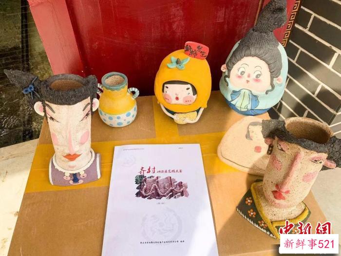 图为砂陶烧制的成品小花器。　蔡成菲 摄