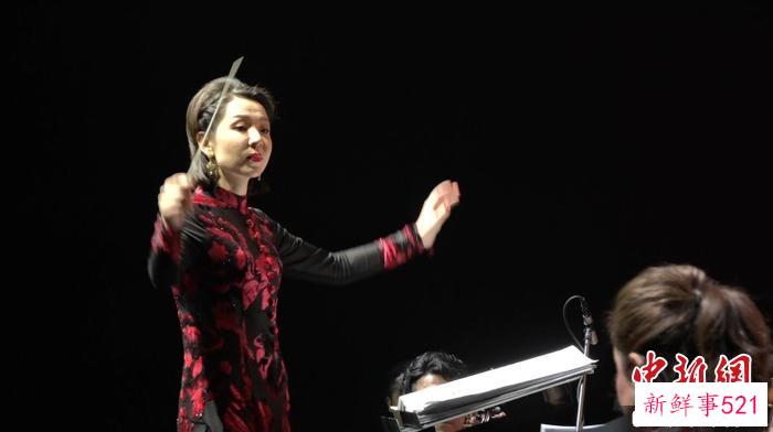 努尔巴纳·依明演出现场。　赵雅敏 　摄