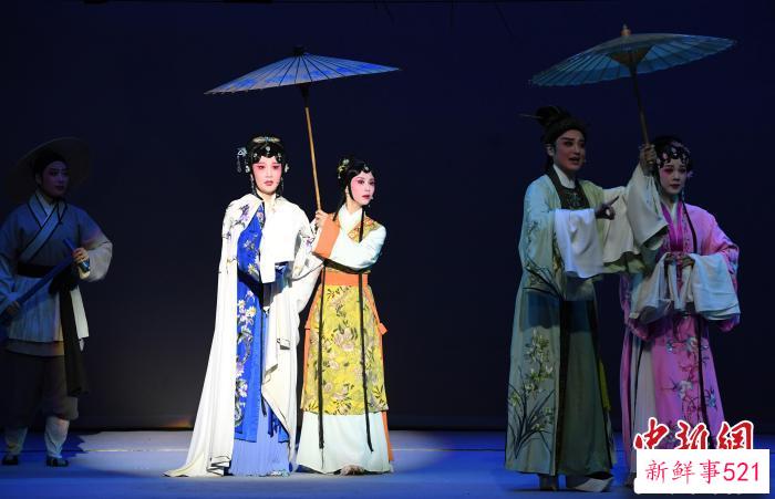 福建芳华越剧院“青春版”越剧《唐琬》在福州芳华剧院演出。　记者刘可耕 摄