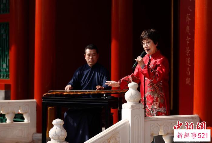 著名昆剧表演艺术家张静娴(右)和古琴演奏家杨致俭共同带来了《牡丹亭·寻梦》选段 杜洋 摄