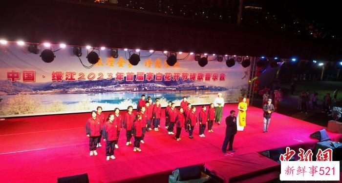 钟振振教授和孩子们带来《童叟话长江》的对话 姚兴龙 摄