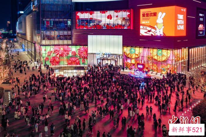 图为元旦假期，南昌万象城人气爆棚。(资料图) 江西省商务厅供图