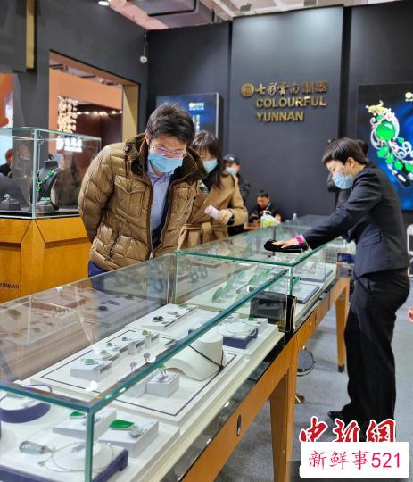 2023年中国国际珠宝展3月16至20日在北京中国国际展览中心举行。　贾艳芳 摄