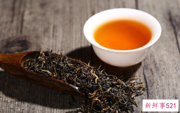 如何去除衣服上的铁锈？用柠檬汁、酸奶、草酸洗净