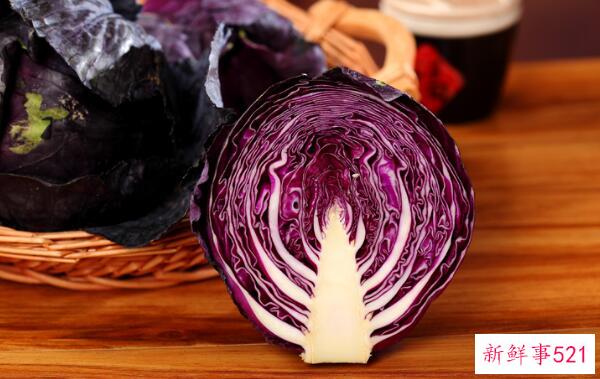 白菜和卷心菜的区别是外观、营养、功效不同