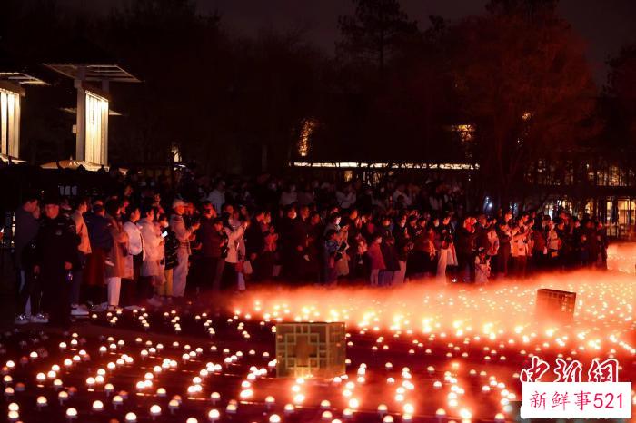 市民游客观看宋韵沉浸大戏《今夕共西溪》 西溪湿地供图