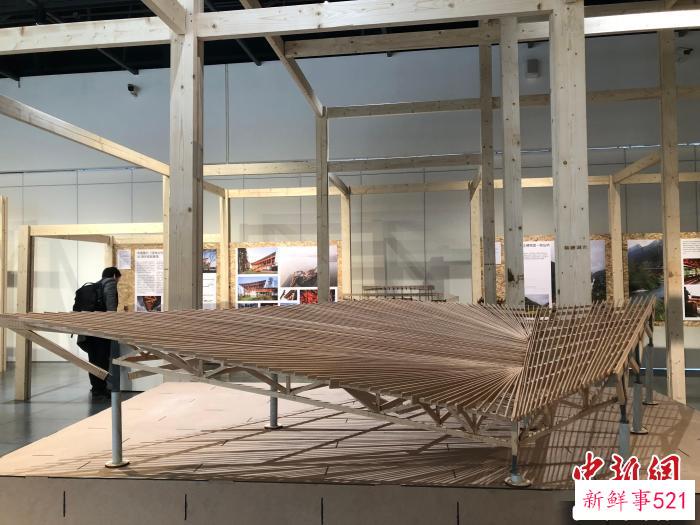 “木构新景”展在武汉开幕，展现木结构建筑生命力 梁婷 摄