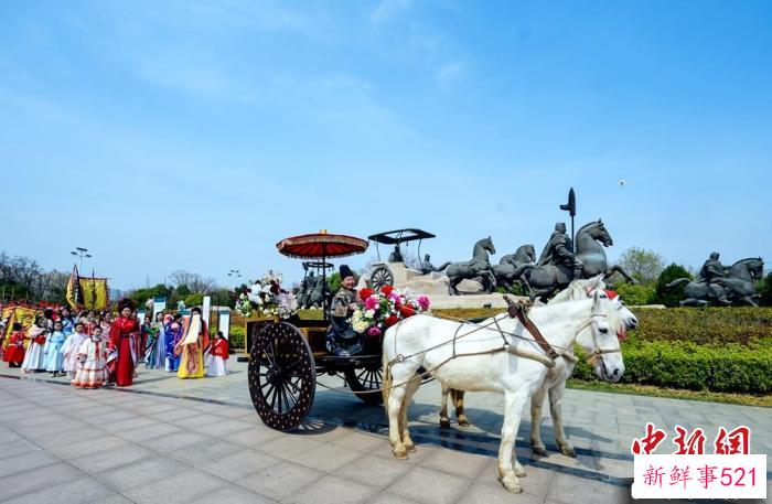 汉式马车巡游。　傅玉军 摄