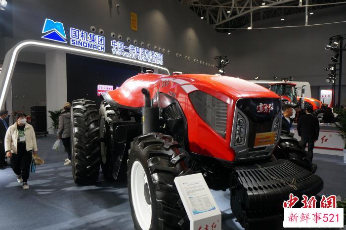 图为中国一拖研发的无人驾驶拖拉机。　韩章云 摄