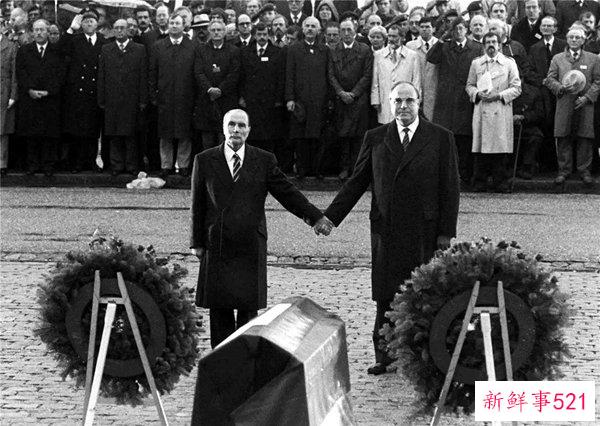 德国总统惊世一跪所为何事 德国两位下跪的总统分别是谁