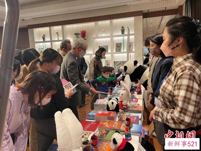 日本嘉宾领取宣传资料 中国驻东京旅游办事处供图