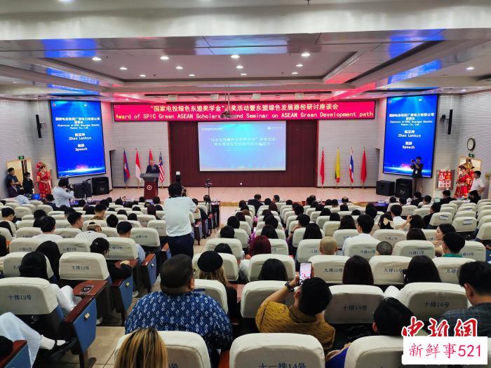 图为颁奖活动现场。　黄艳梅 摄