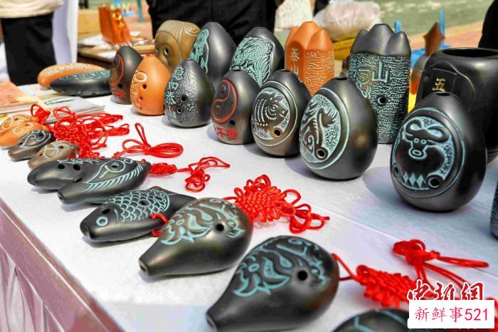 文创产品展示。　陈阳 摄