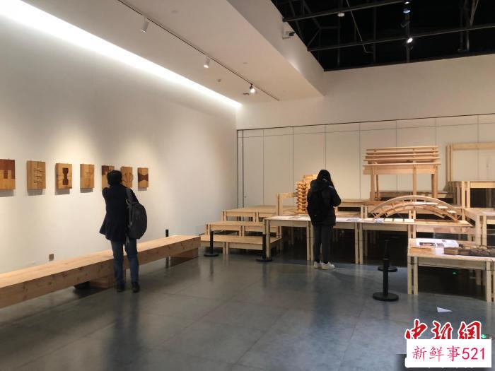 “木构新景”展在武汉开幕，展现木结构建筑生命力 梁婷 摄
