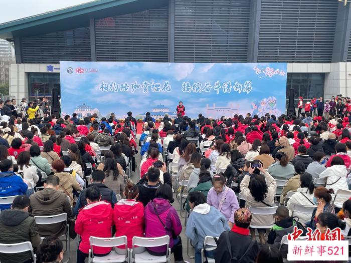 武汉大学举办仪式欢迎抗疫医护及家属 马芙蓉 摄