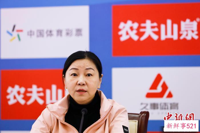 中国跳水协会主席、国家体育总局游泳运动管理中心副主任周继红 殷立勤 摄