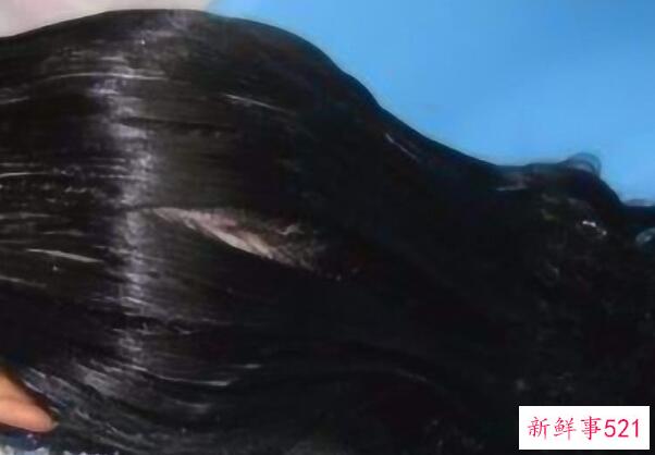 晚上睡觉前可以喝水吗？普通人最好不要(影响睡眠)