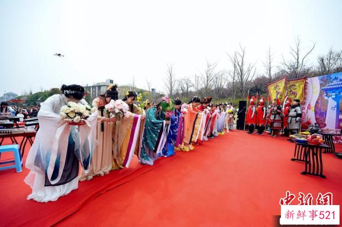 祭拜花神。　傅玉军 摄