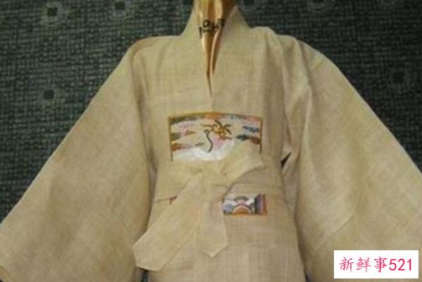 为什么裹尸布像古代官方裹尸布是参照清朝官方裹尸布(清朝以后才穿裹尸布)制作的？