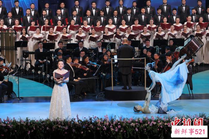 交响合唱《复兴的大地——献给新时代的交响诗》。　康玉湛 摄