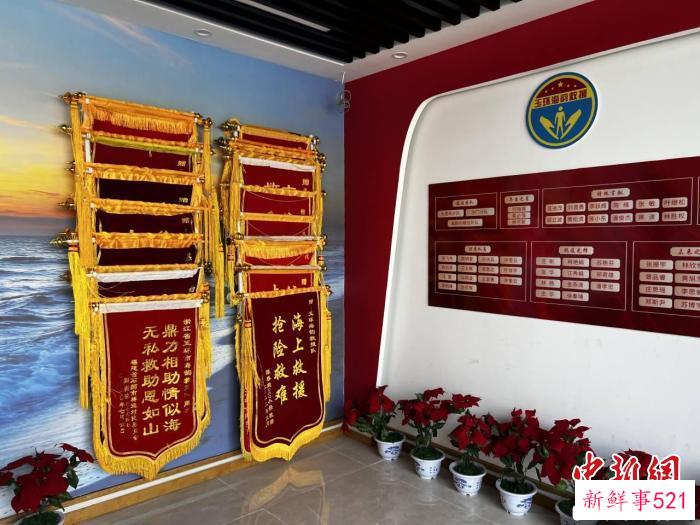 海韵救援队收到众多锦旗。　张梦祥供图