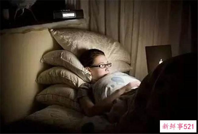 微波炉可以加热金属吗？不(可能会有火花)