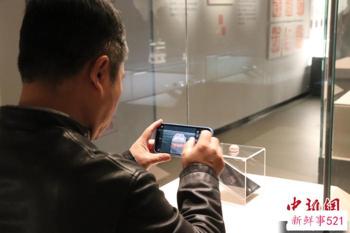 以“印证诚信共鉴文明”为主题的首届中华印信文化精品展20日在山东曲阜启幕。　李明芮 摄