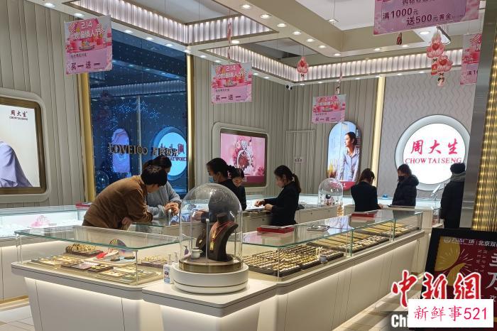 金价“狂飙”，再不买还会涨？