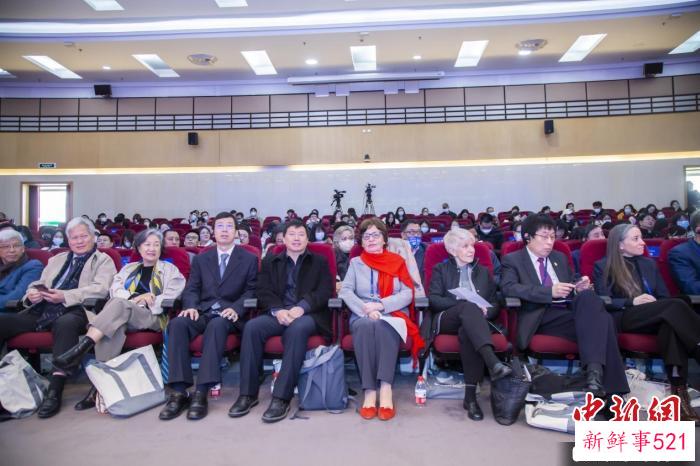 中外嘉宾参会现场。　上海大学供图