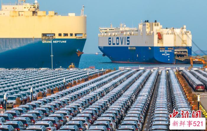 今年前两个月，烟台港完成外贸商品车发运量7.2万辆，同比增长77%。　张超 摄