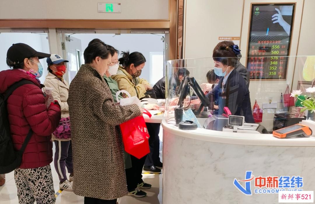 涨疯了！“中国大妈”提着现金买买买，现在是入手好时机吗？