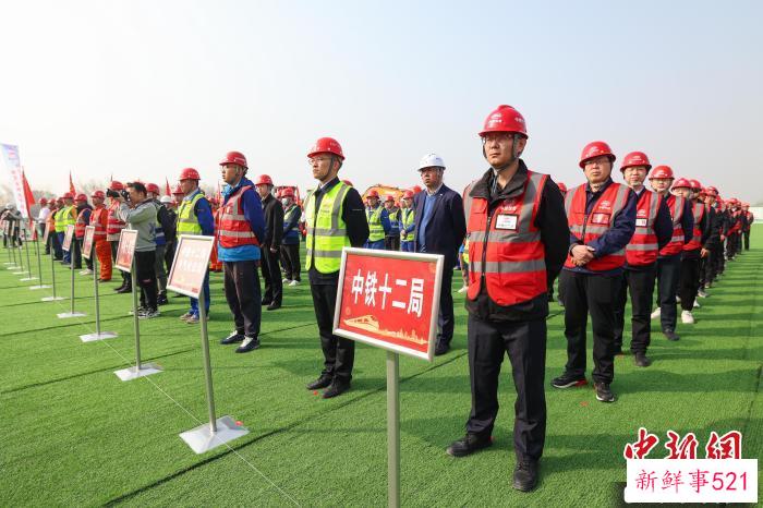 太原轨道交通地铁1号线百日劳动竞赛启动大会现场。　武俊杰 摄