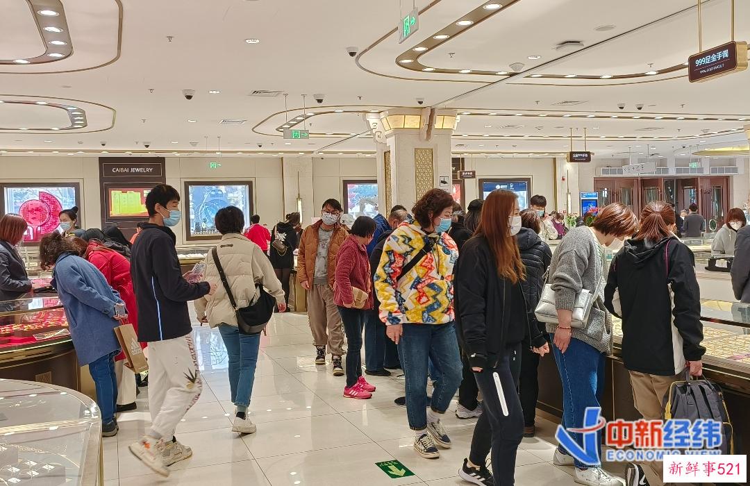 涨疯了！“中国大妈”提着现金买买买，现在是入手好时机吗？